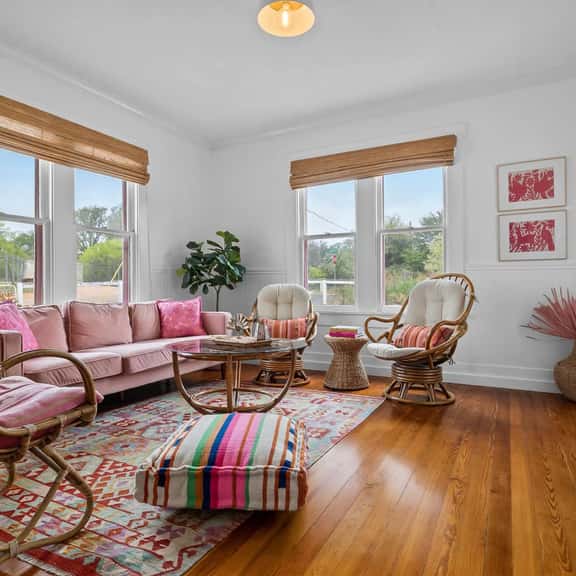 Pink Duchess - Mins to Main, Hot Tub & Fire Pit - Image 1