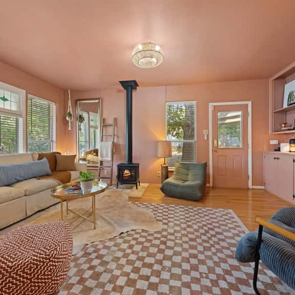 CUTE Zen bungalow downtown, hot tub & wine! - Image 1