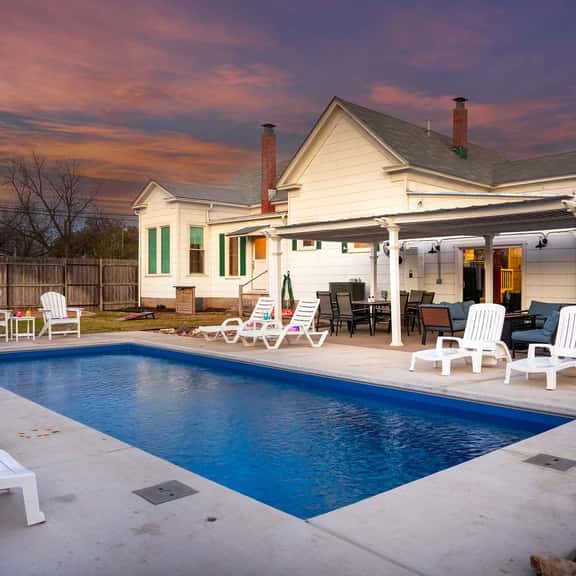 Cosmopolitan- Hot Tub, Heated Pool & Fire Pit - Image 1
