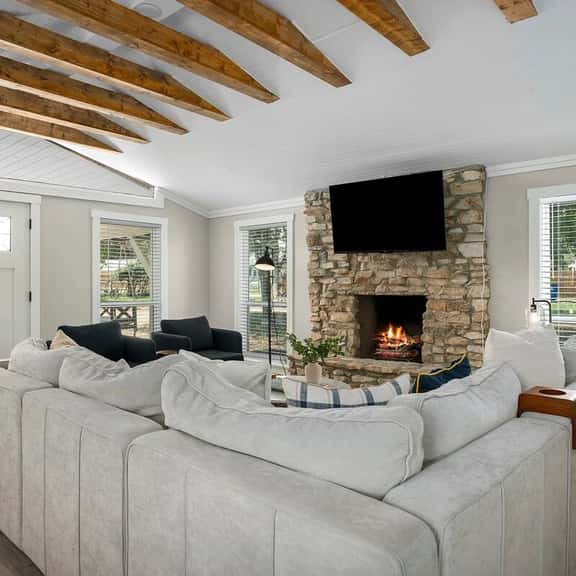 Hummingbird Haus: Sleeps 12 with Hot Tub - Image 1