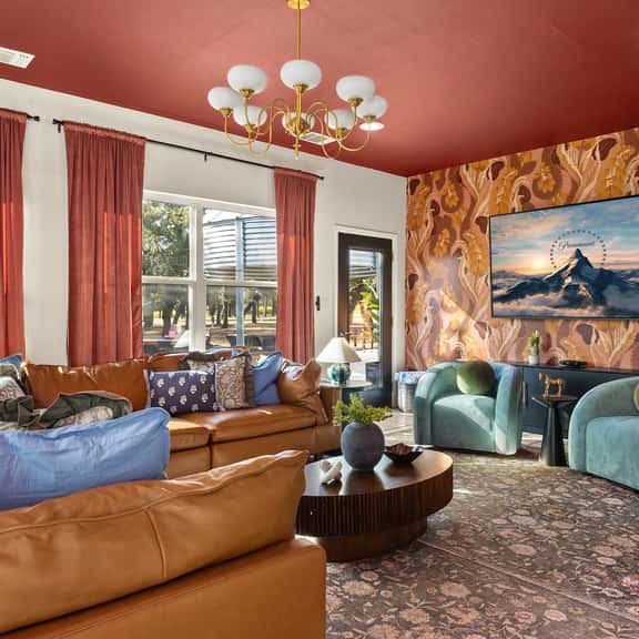 Polo Club - Sleeps 20, Hot Tub & Game Room - Image 1