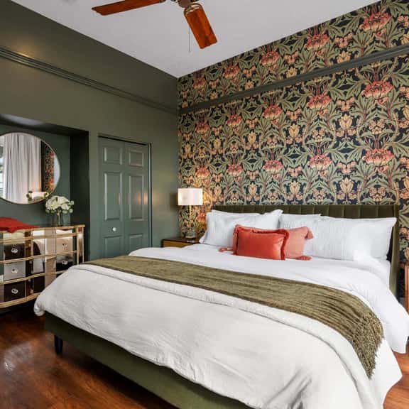 Carriage Haus - Hot Tub & Steps from Marketplatz - Image 1