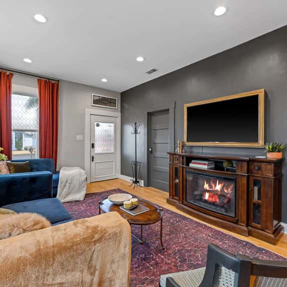 Hello Bungalow - Hot Tub, Fire Pit, 1 BLK to Main! - Image 1