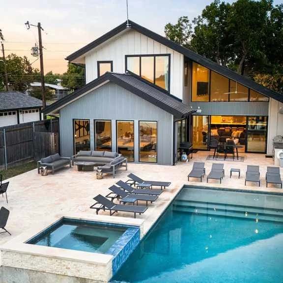 Kingsland Cove - Sleeps 20, Pool & Lake LBJ Dock - Image 1