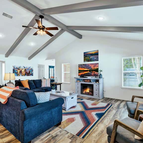 Peach Street Retreat - Fire Pit and Close to Main St - Image 1