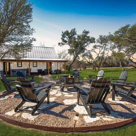 Blanco Mariposa - Hot Tub & Fire Pit - Image 1