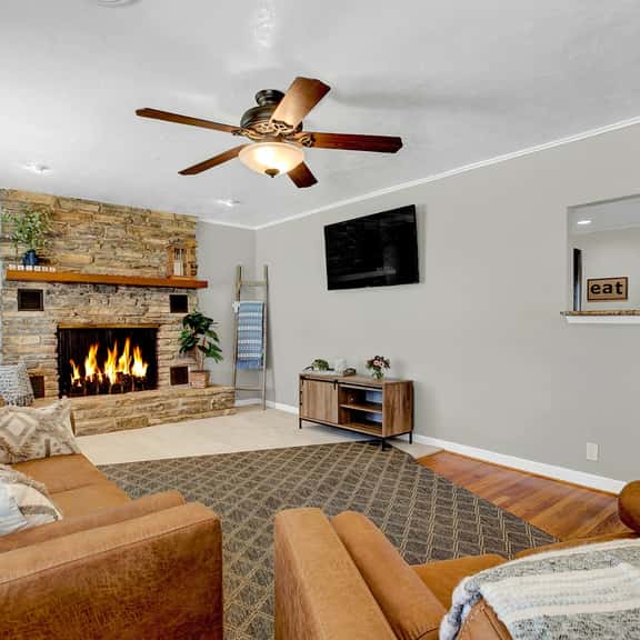 Bell Haus - Hot Tub, Fire Pit & Walk to Main St - Image 1