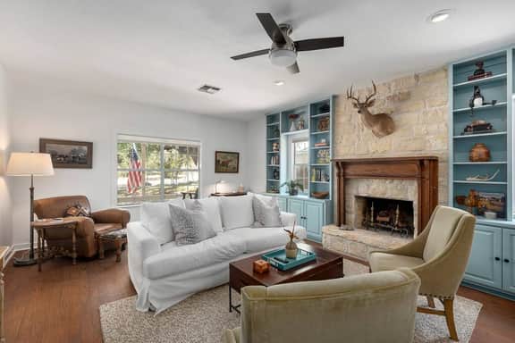Revins Haus - Fire Pit & Walk to Main St - Image 3