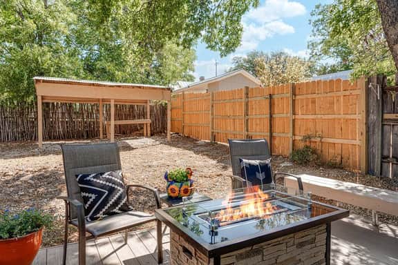 Revins Haus - Fire Pit & Walk to Main St - Image 4
