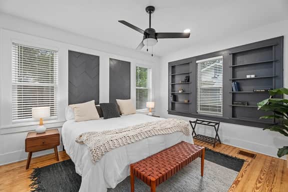 House on Cora - Sleeps 10, Hot Tub & Walk to Main! - Image 2