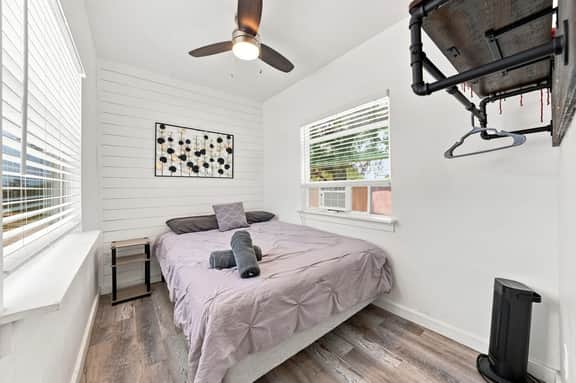 Container Retreat: Unit 13 - Image 3