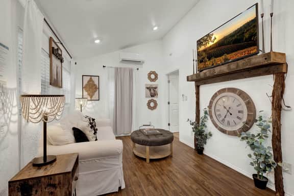 Poplar Place Soho - Cozy Cottage with Hot tub - Image 2
