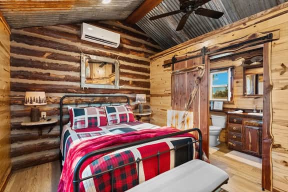 Rockin' R - Shining Star Cabin - Image 3