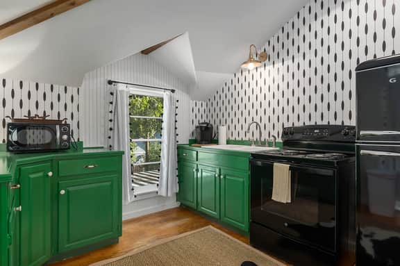 Stonewall Bungalow 4 - Sleeps 3 - Image 4
