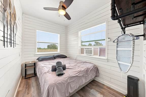 Container Retreat: Unit 11 - Image 3