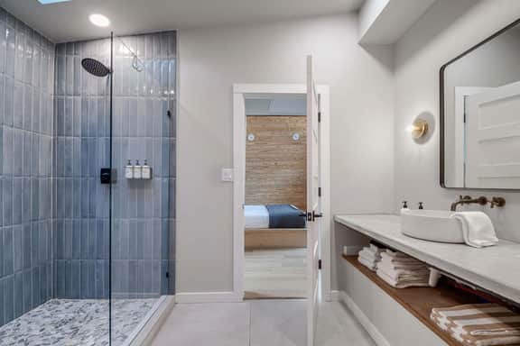 A-Frame Ranch: Post Oak Treehouse with Shared Pool - Image 4