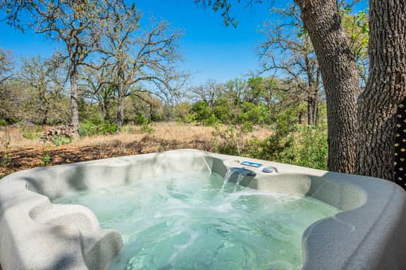 The Vineyards: Cabin 6 - Private Hot Tub & Shared Pool - Image 4