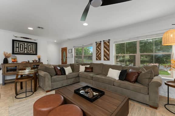 Porch & Pour - Pool, Hot Tub & Fire Pit - Image 5
