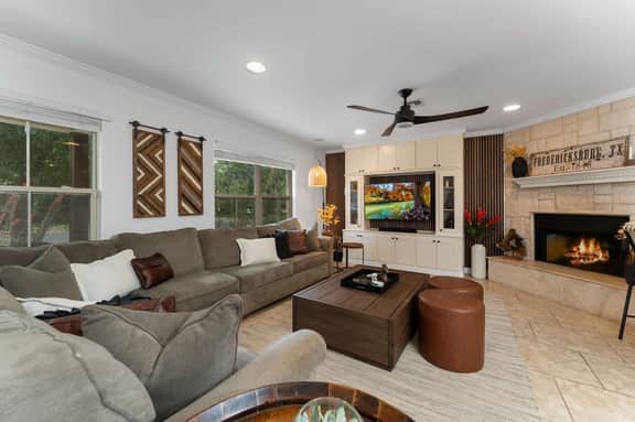 Porch & Pour - Pool, Hot Tub & Fire Pit - Image 4