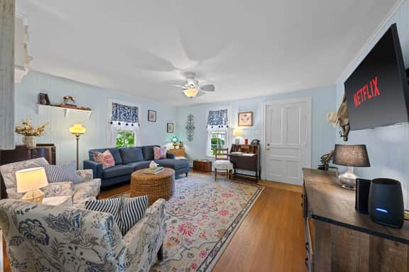 Blue Cottage - 4 blocks from Main Street - Image 4