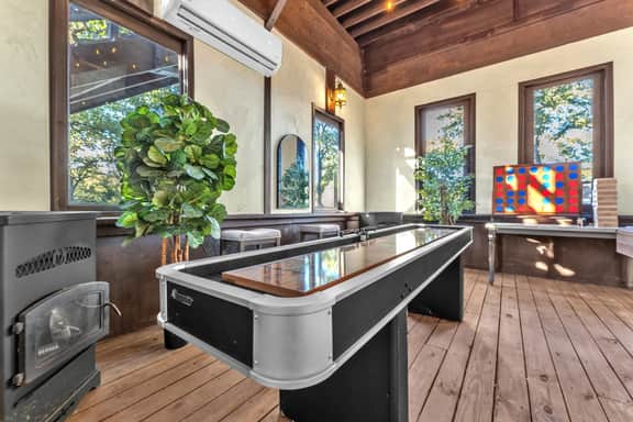 The Vineyards: Cabin 5 - Private Hot Tub & Shared Pool - Image 4