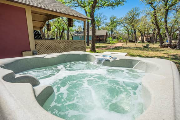 The Vineyards: Cabin 5 - Private Hot Tub & Shared Pool - Image 5
