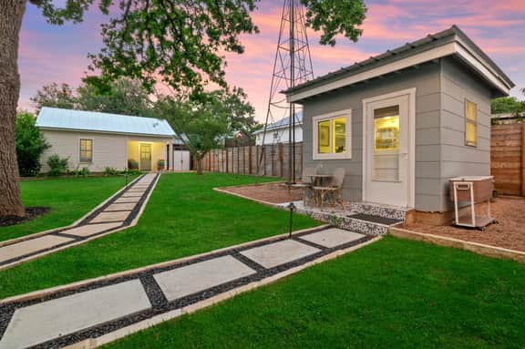 Wine Down House - Hot Tub, Fire Pit & Walk to Main - Image 5