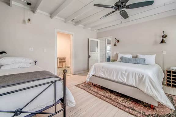 Moon Struck Manor - Sleeps 12 & Short Walk to Main - Image 4