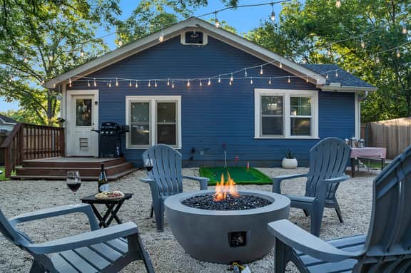 Blue Bungalow - Fire Pit, Yard Games & more! - Image 2