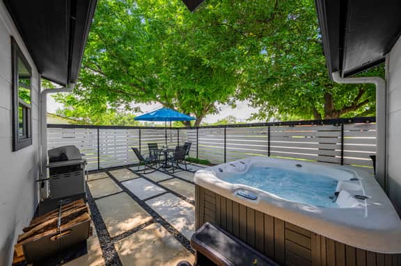 Bottles & Boots on Burbank - Hot Tub & Fireplace - Image 2