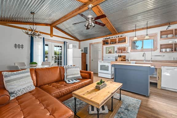 Hollmig Cabin - Private Hot Tub - Image 4