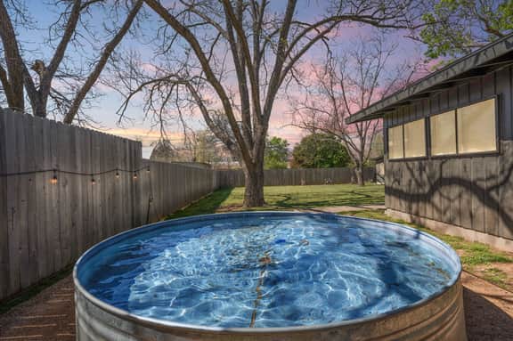 Schubert Haus - 2 BLKS to Main St, Hot Tub & Pool - Image 4