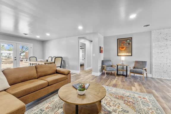 BlueBonnet Bungalow - Hot Tub & Fire Pit - Image 3