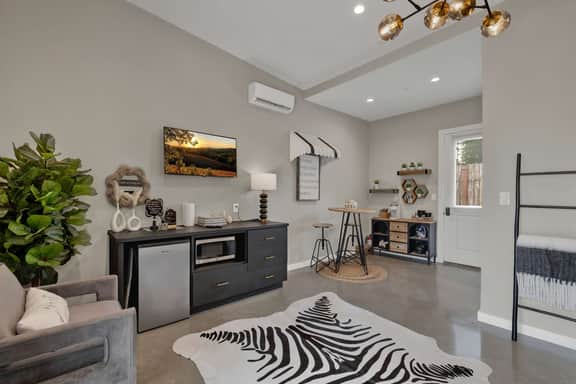 Poplar Place 4 - Hot tub and Fire Pit - Image 4