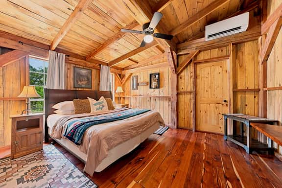 Saw Mill (Lodge #4) Hot Tub & 10 Mins to Main St - Image 2
