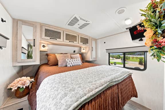 Glamping Getaway - On the 290 Wine Trail - Image 2