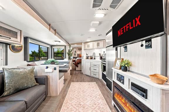 Glamping Getaway - On the 290 Wine Trail - Image 3