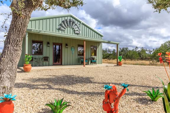 Hill Country Guest House - Rustic getaway - Image 2