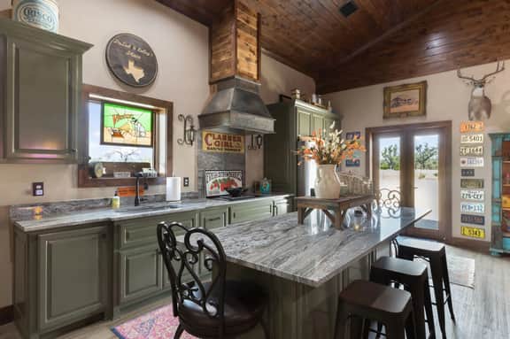 Hill Country Guest House - Rustic getaway - Image 4