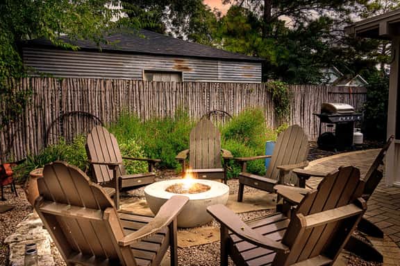 The Hackberry - Hot Tub, Fire Pit & Close to Main! - Image 4