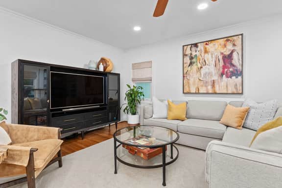The Hackberry - Hot Tub, Fire Pit & Close to Main! - Image 3