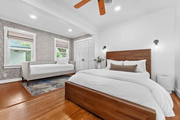 The Hackberry - Hot Tub, Fire Pit & Close to Main! - Image 5