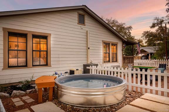 LeMay Haus - Fire Pit, Cowboy Pool & Close to Main - Image 2