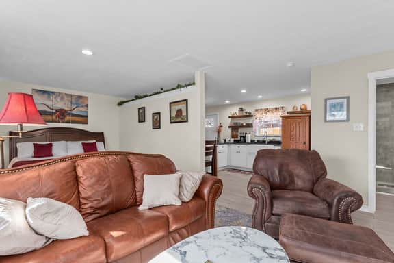 Cross Mountain Cottage - Cozy Retreat with Hot Tub - Image 4