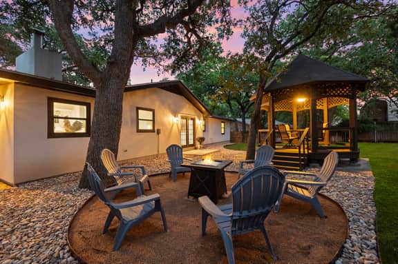 The 309 Retreat - Hot Tub & Fire Pit! - Image 3