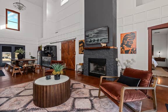 Meadows Farmhouse & Cottage - Hot Tub & Fire Pit - Image 2