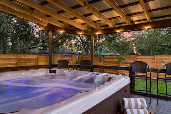 Gruene Haus - Close to Main, Hot Tub & Fire Pit - Image 2