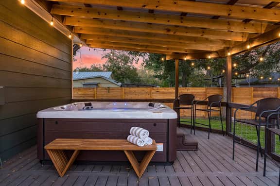 Gruene Haus - Close to Main, Hot Tub & Fire Pit - Image 5