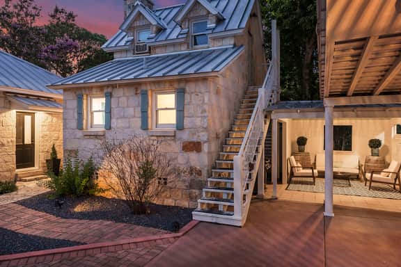 Stonewall Bungalow 2 - Sleeps 2 - Image 4