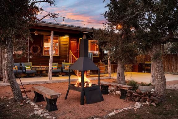 Rockin' R Ranch - 6 Cabins & Sleeps 14 - Image 5